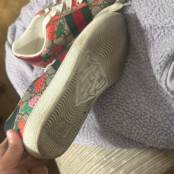 Gucci Women's Sneakers - Red, Green, White - Picture 3 of 3